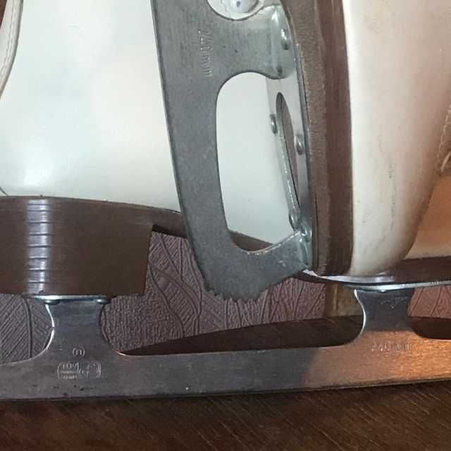 Коньки фигурные Botas