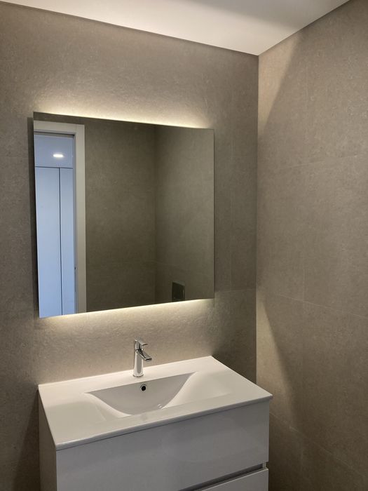 Espelho de casa de banho com luz LED — novo