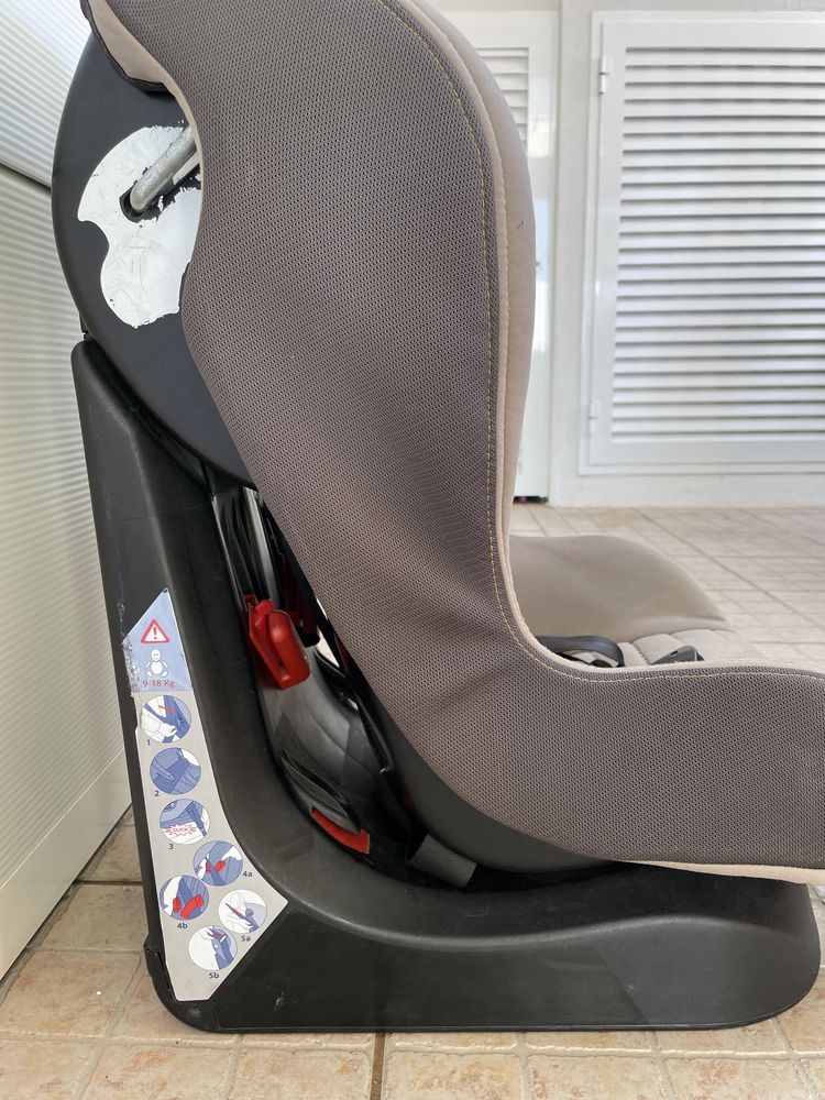 Cadeira de bebé de automóvel