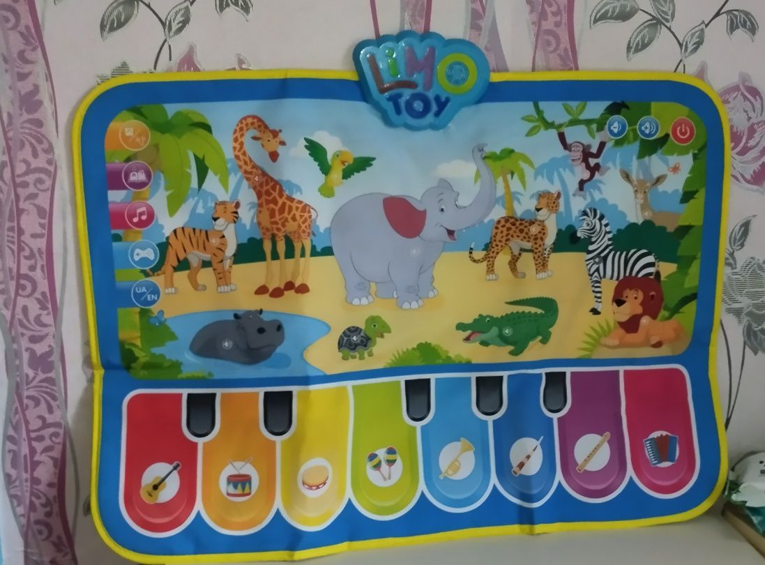 Продам детский музыкальный коврик Zoo парк limo toy.