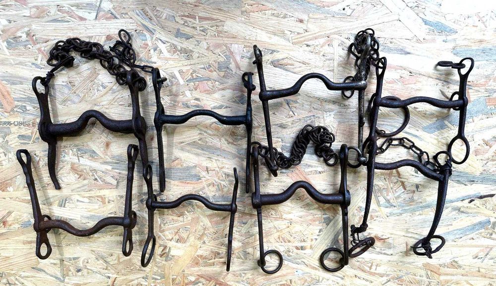 Freios ou grilhões antigos, para decoração