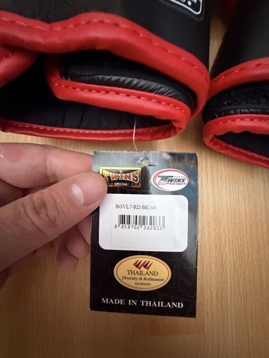 Бокскерские перчатки кожаные !