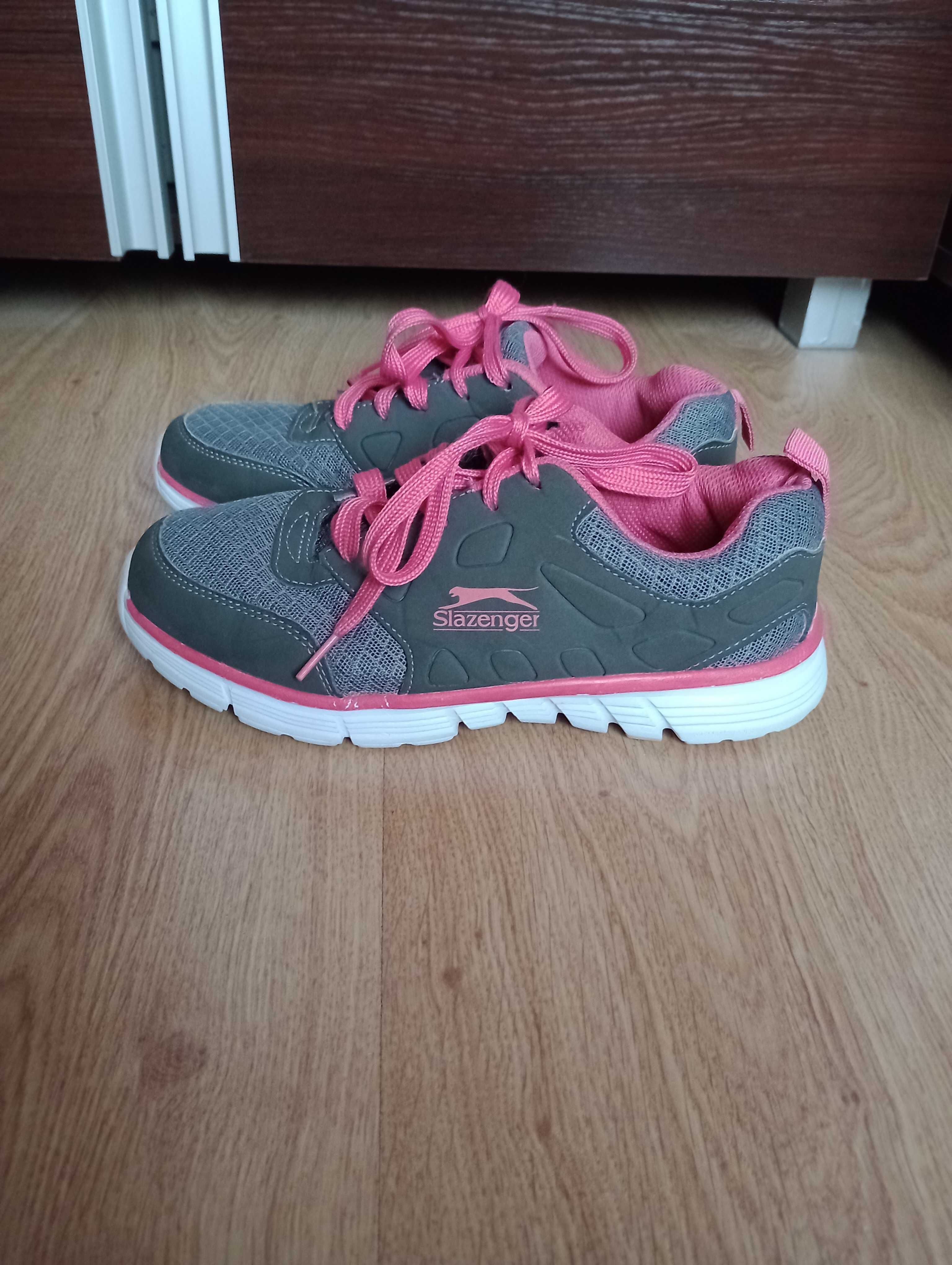 Szaro-różowe buty sportowe Slazenger