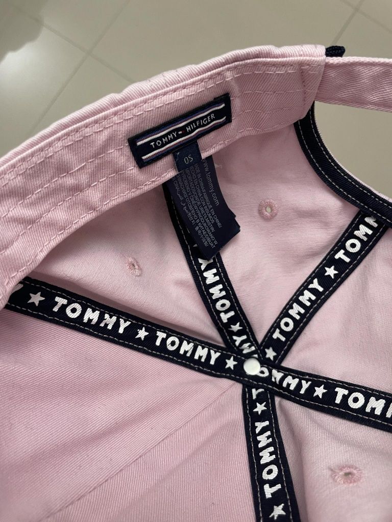 Tommy Hilfiger czapka z daszkiem damska 
w kolorze:różowym
Stan:bardzo