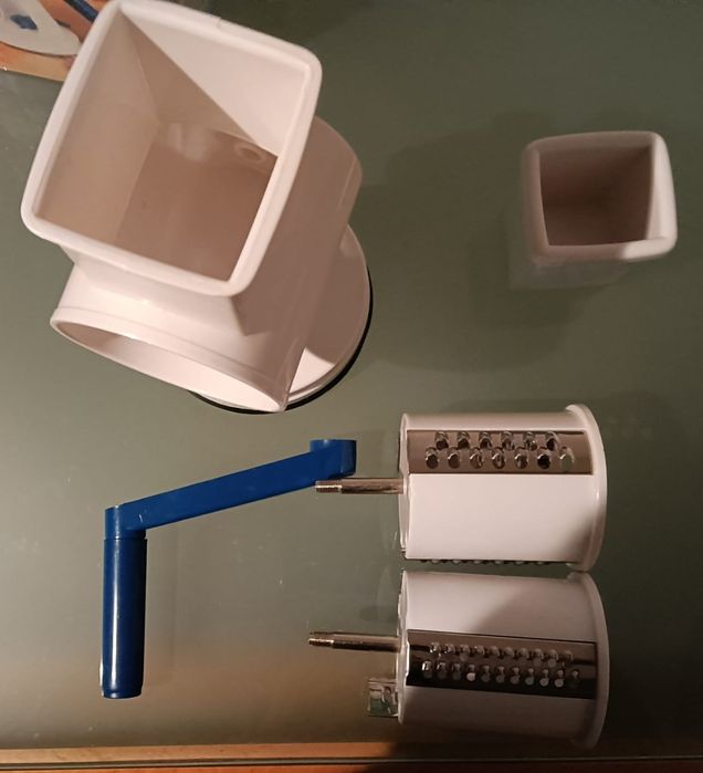 Vendo moinho triturador de legumes ou ralador manual NOVO