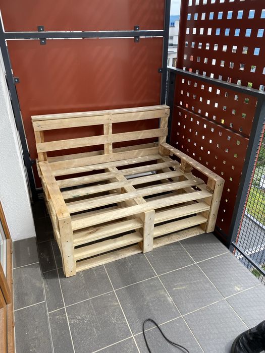 Siedzenie ogrodowe fotel z PALET / stolik