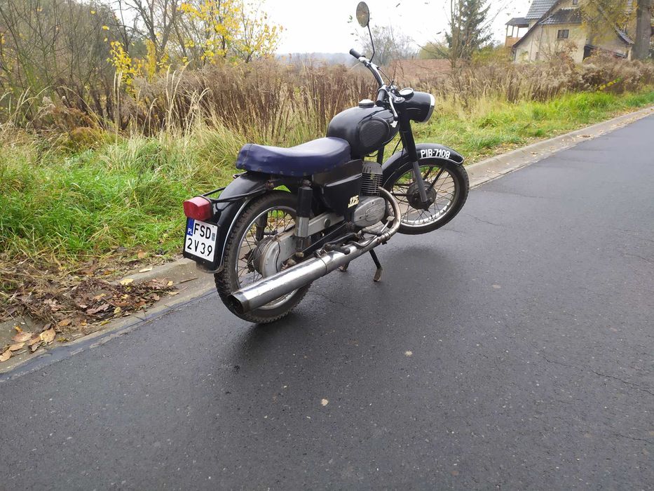 Wsk 175 zarejestrowana na biale tablice.