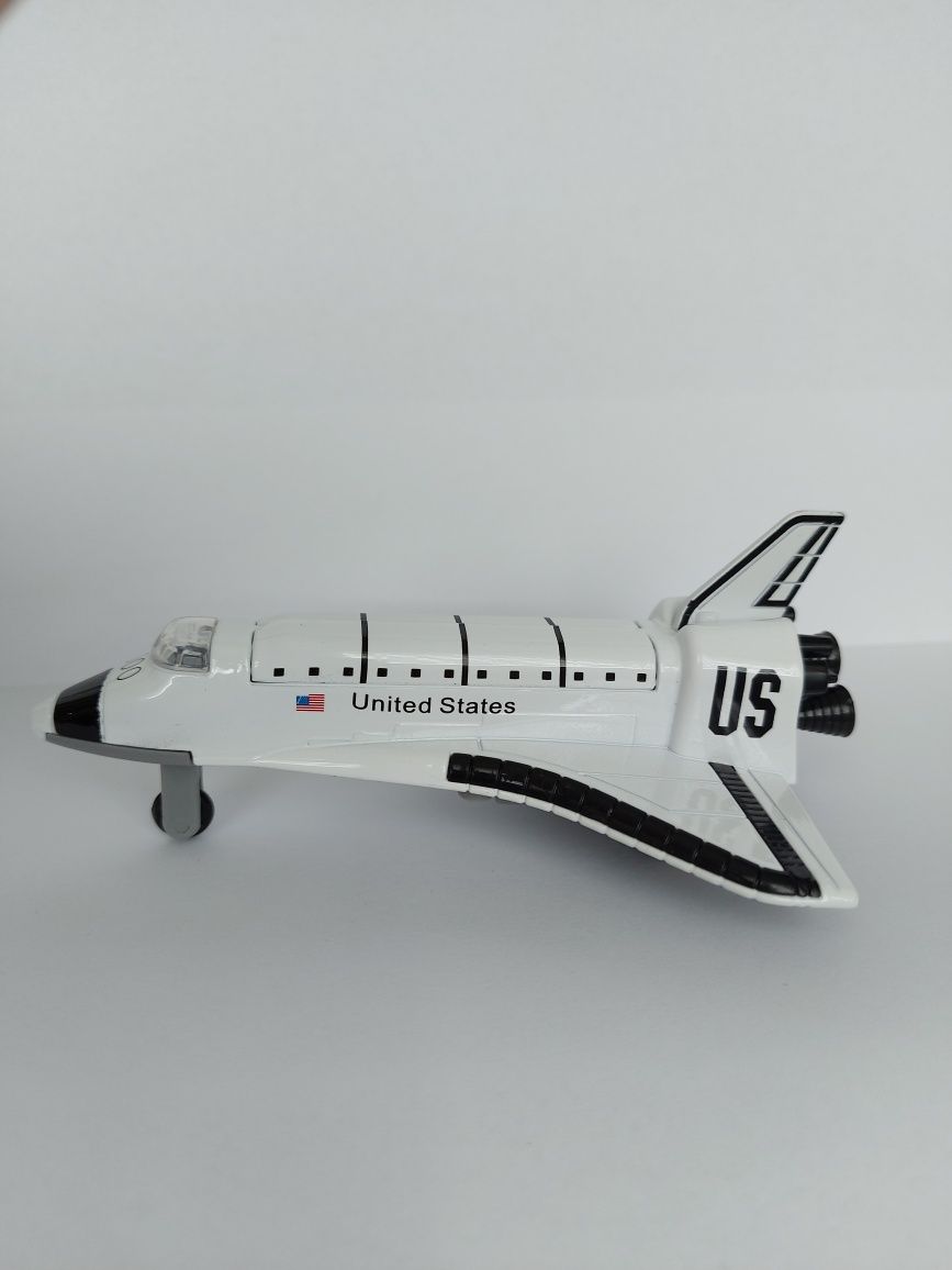 Космический шаттл Carlisle NASA Discovery.