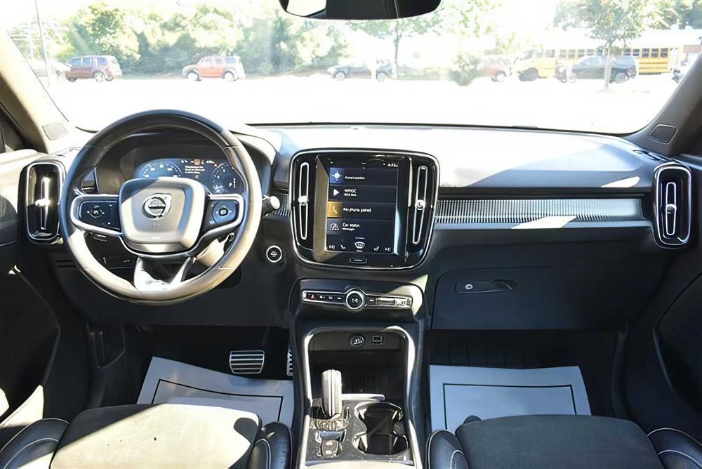 Volvo XC40      2020