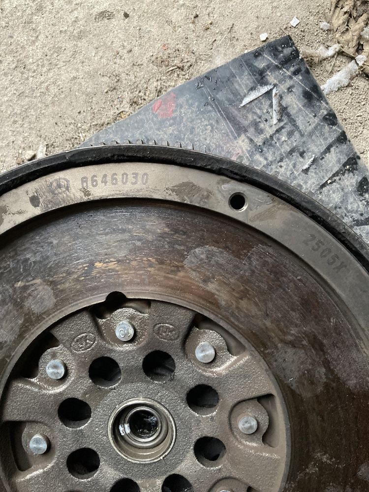Продам!Маховик на мерседес W211