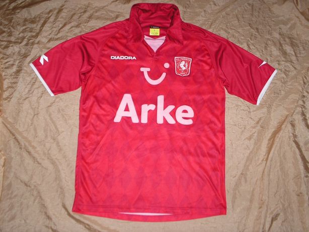 Футбольный клуб FC Twente -ретро футболка Diadora образца 2010 года