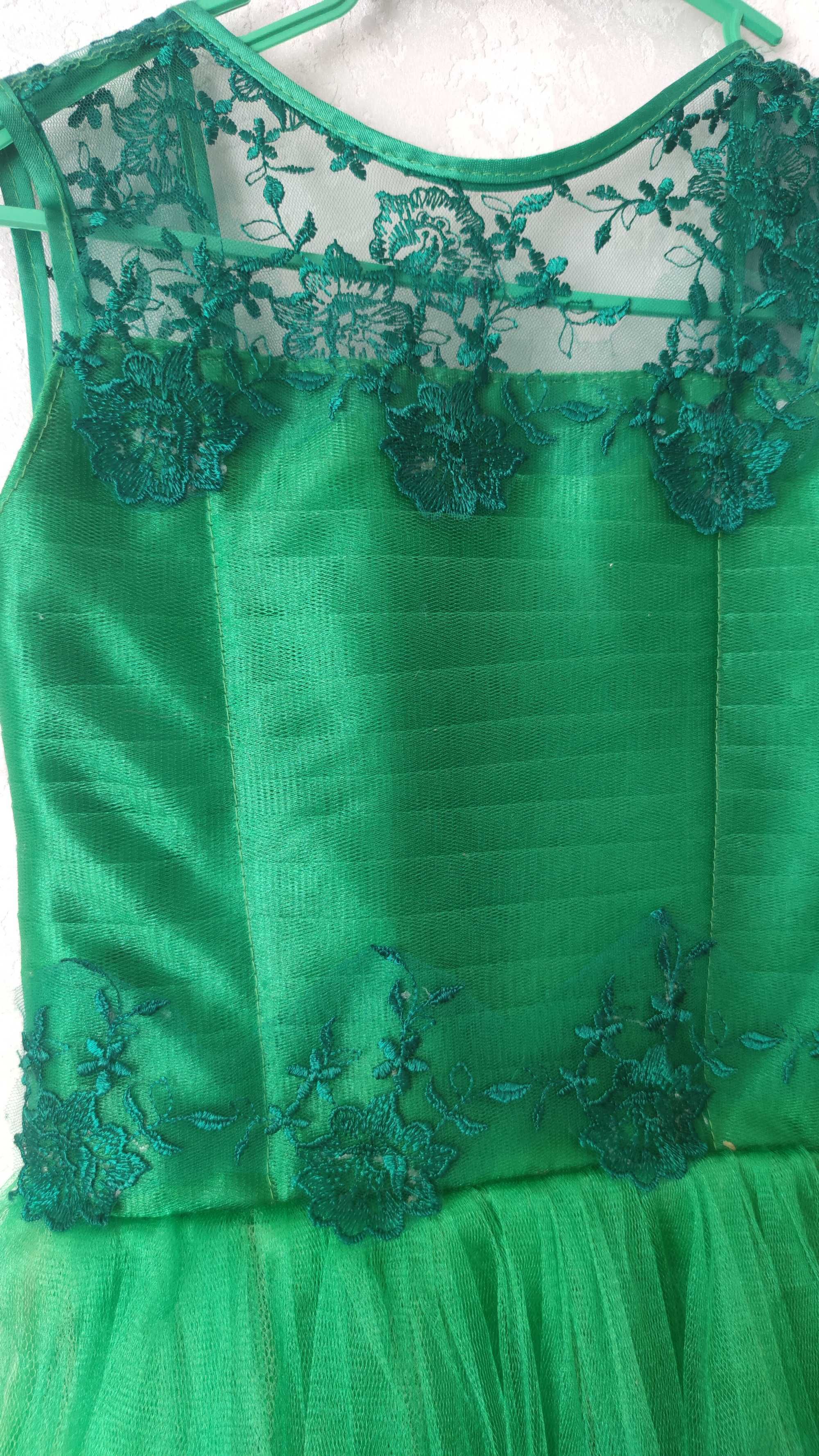 Зелене плаття на випускний , сукня