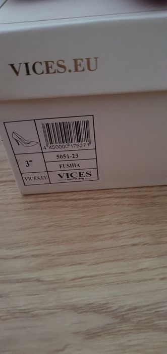 Buty rozmiar 37.