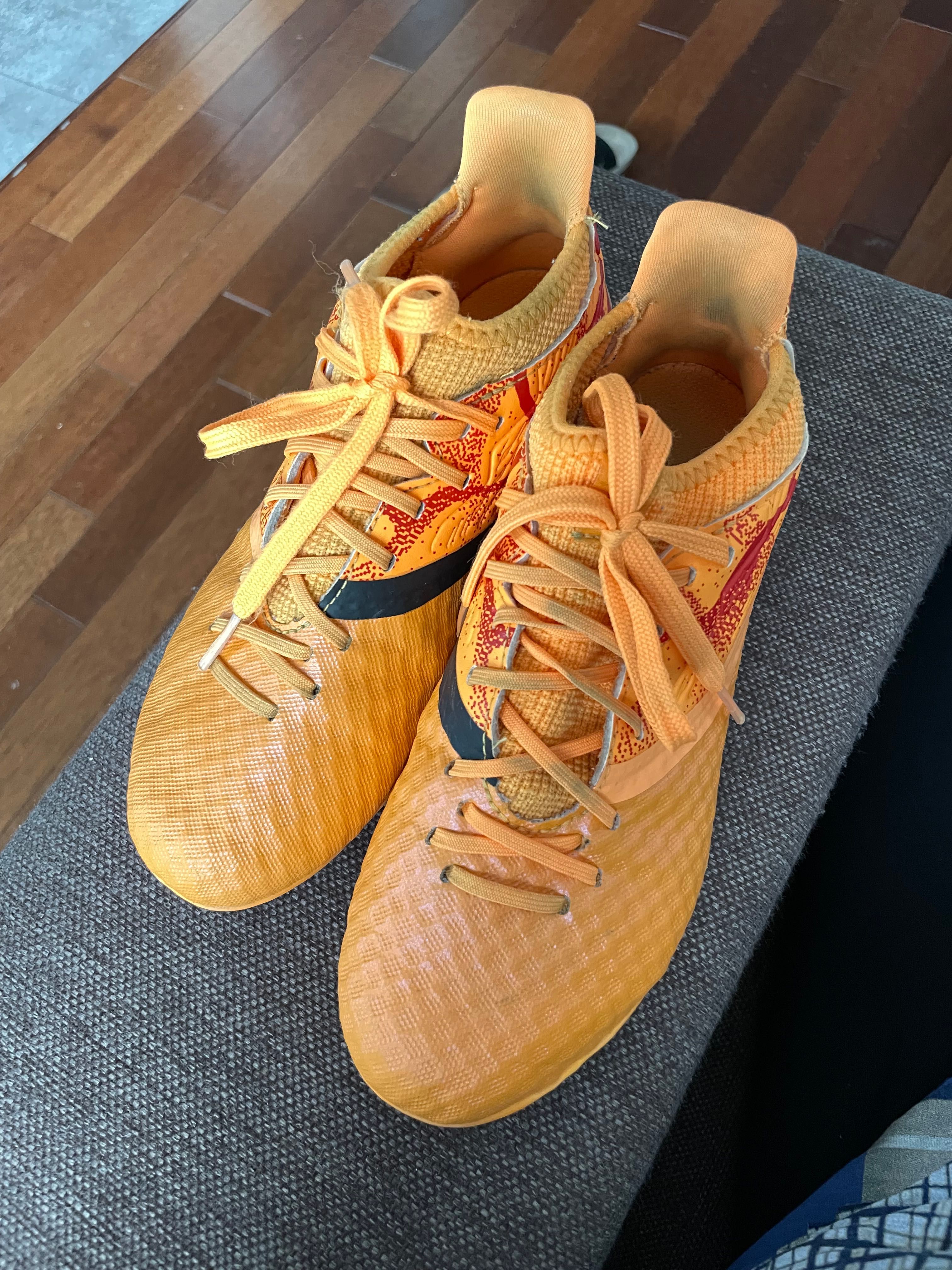 Buty piłkarskie korki r. 34  Decathlon jak nowe neonowe
