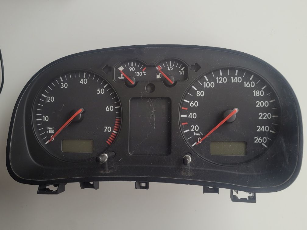 Licznik z FIS Zegar Prędkościomierz VW GOLF 4 IV 1.4 1.6 2.0 Benzyna