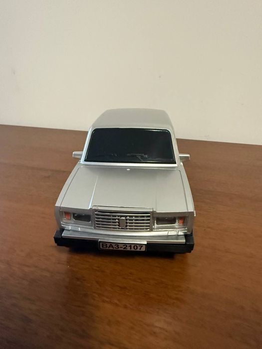 Жигули ВАЗ-2107, серебристая в масштабе 1/12 с пультом