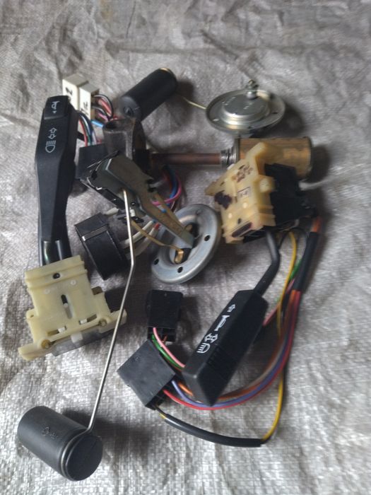 Реле зарядні і реле поворотові і різне.