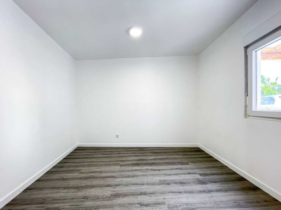 MORADIA T2 REMODELADA + 2 RUÍNAS EM SITIO DE CHEIRA - PENACOVA