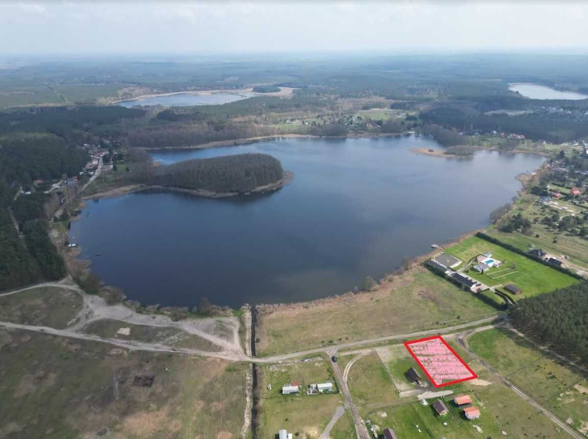 Działka nad jeziorem Bronków