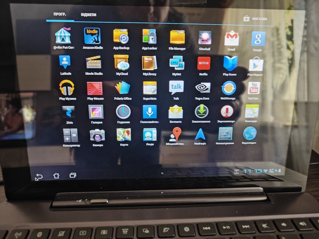 Планшет ASUS TF 201 з докстанцією.
