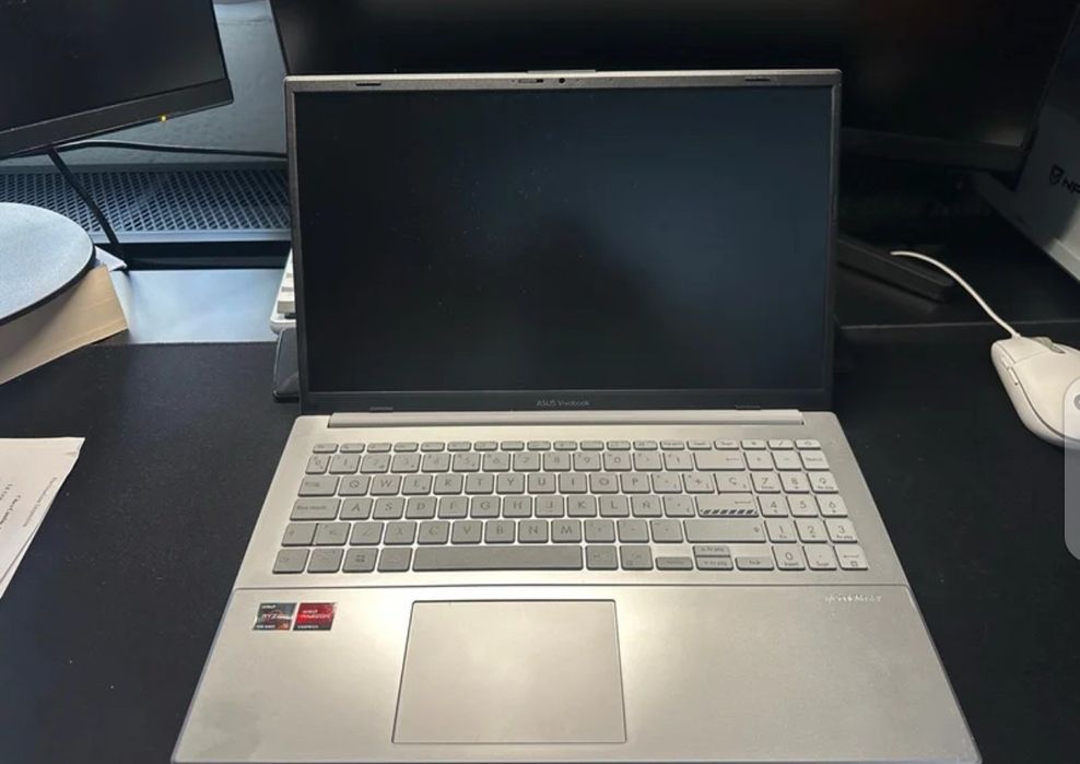 ASUS Vivobook Go 15 E1504F Ryzen 5 7520u, 8GB, 512gb como novo