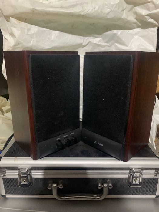 Усилитель одиссей, активные колонки, чистое звучание.