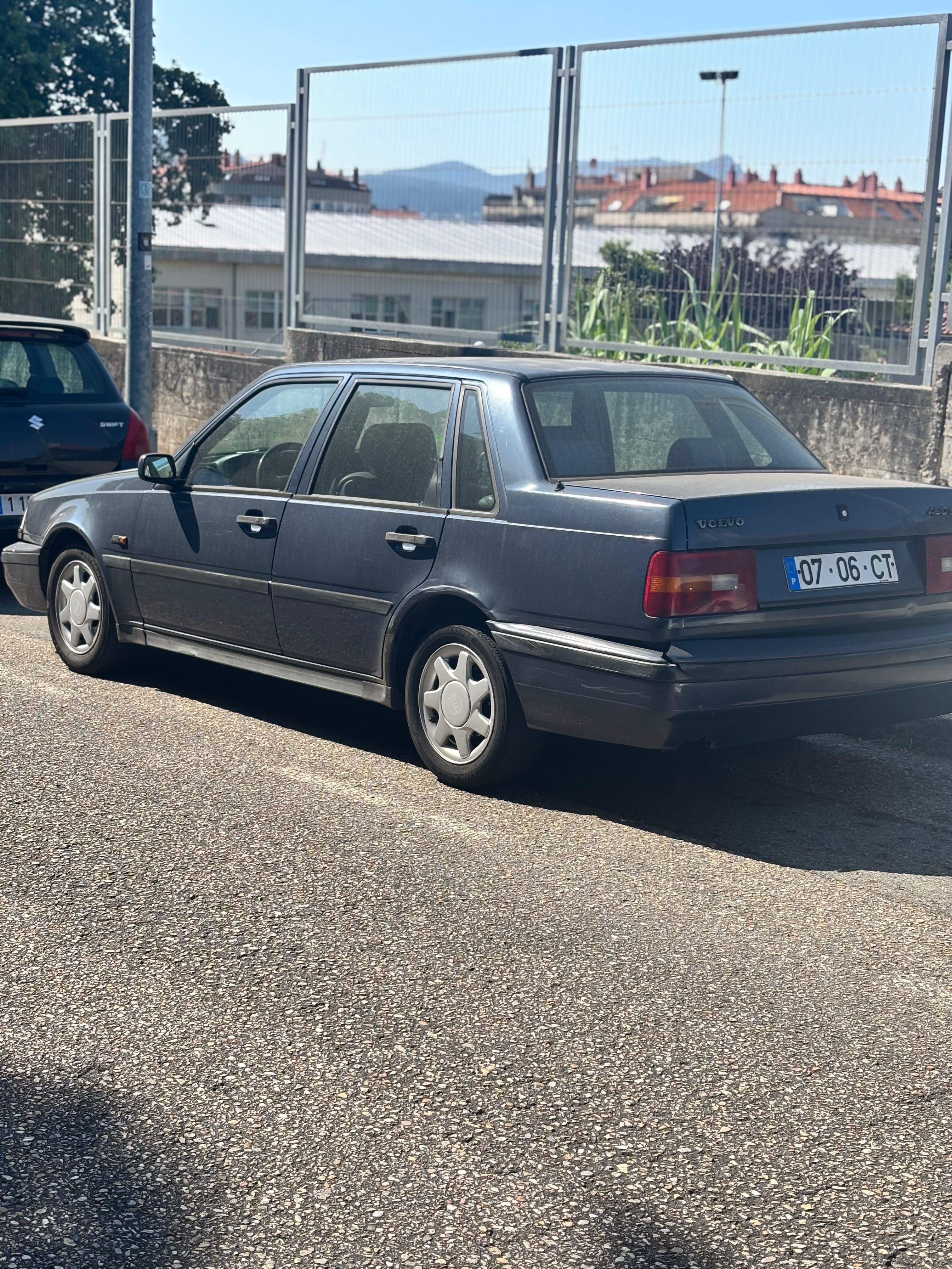 Volvo 460L veiculo