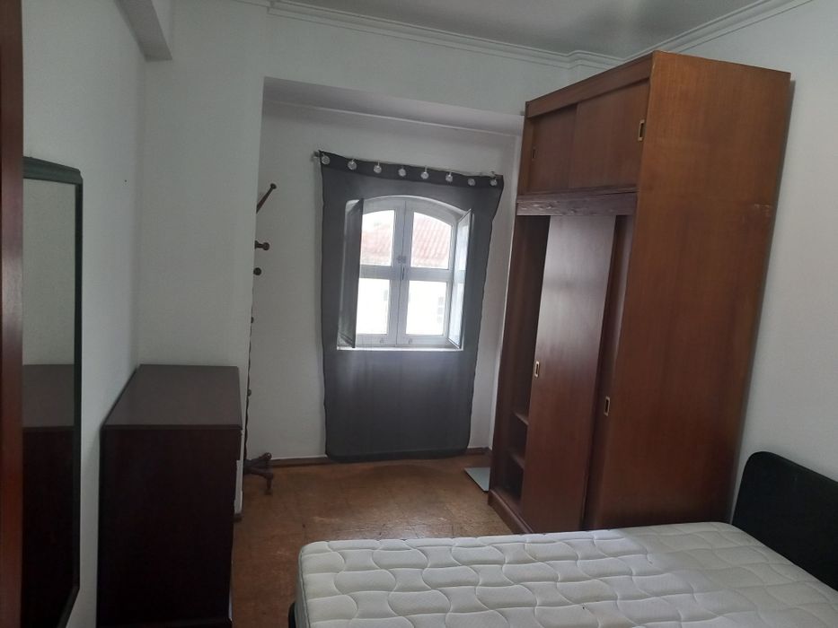 Aluga-se quartos Alhandra