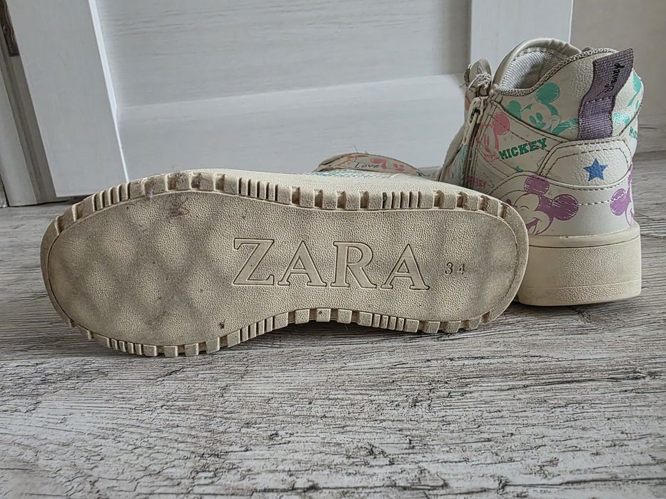 Хайтопи  Zara для дівчинки.