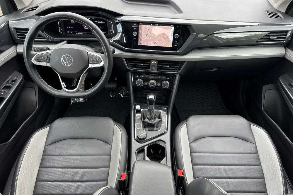 Volkswagen Taos      2022