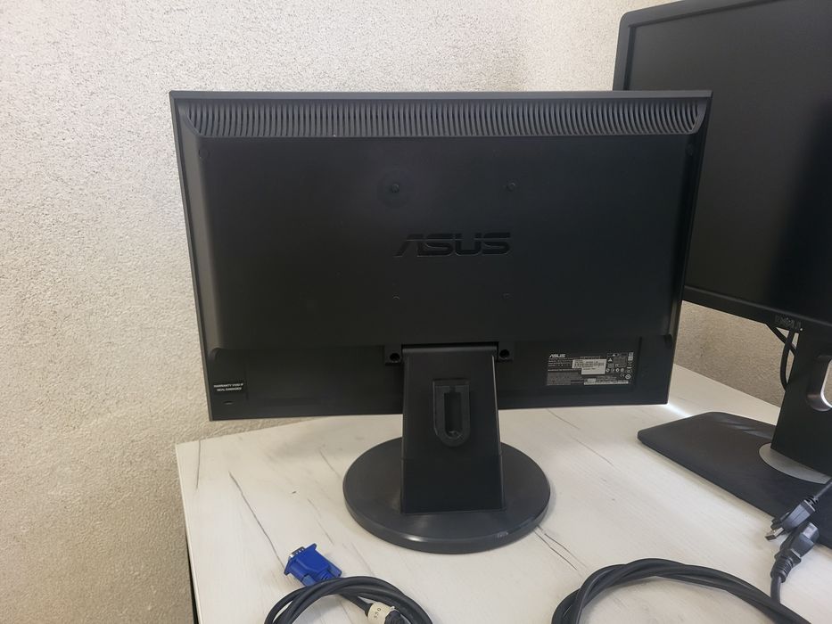 Монитор 20" Asus VW202s с колонками 2х2 Вт