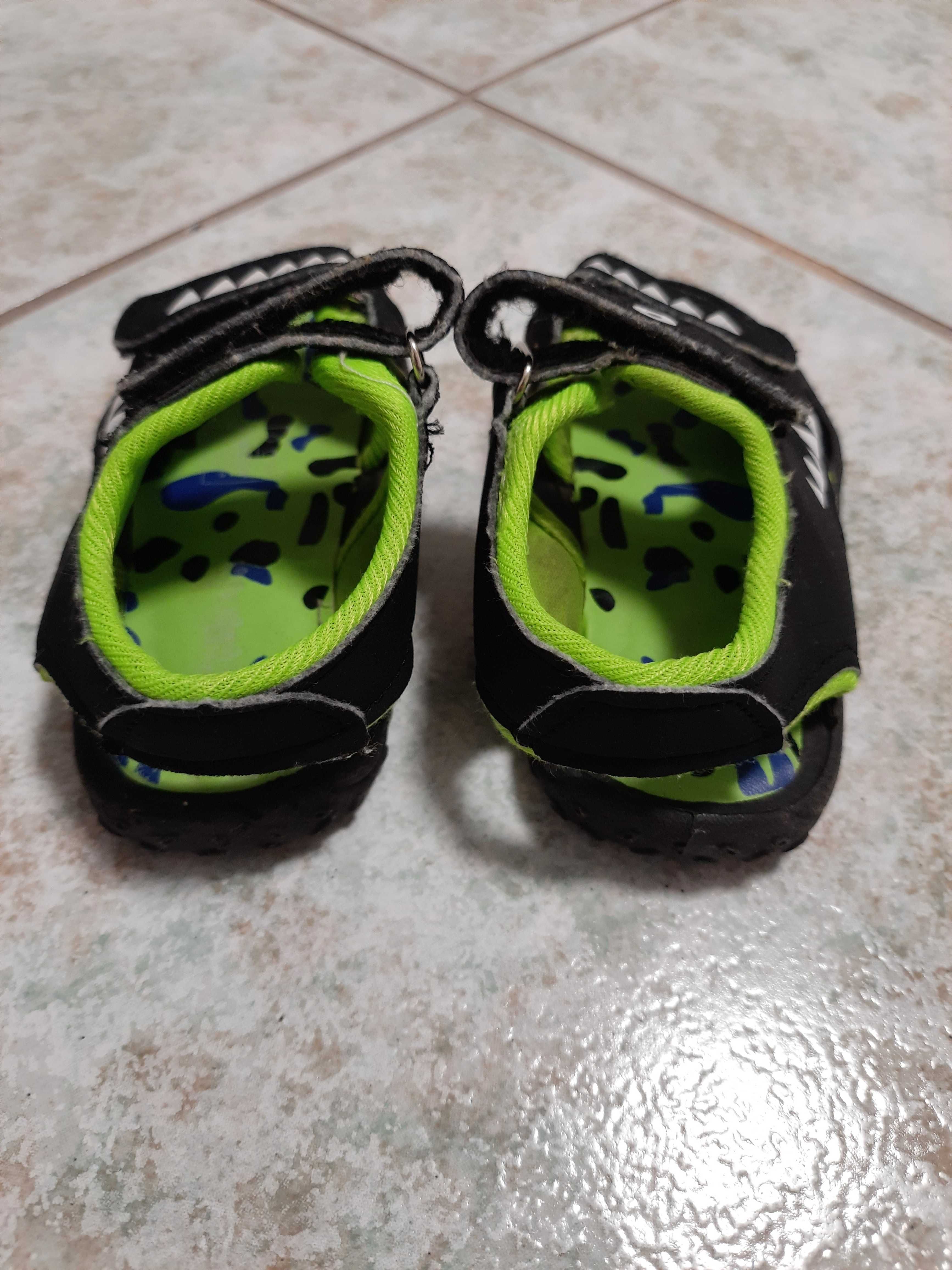 Sandałki czarno-zielone, rozmiar 22
