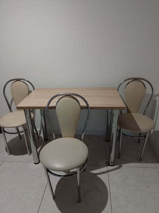 Stół kuchenny i krzesła