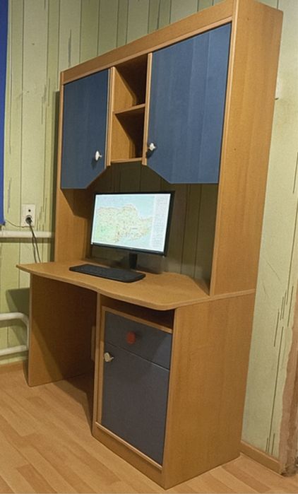 Продам стіл письмовий Б/У