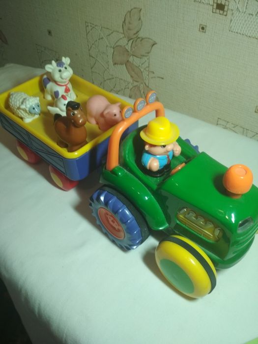 Трактор з причепом,озвучений українською мовою