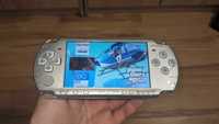 PSP 2004 (Etui, ładowarka, karta pamięci)