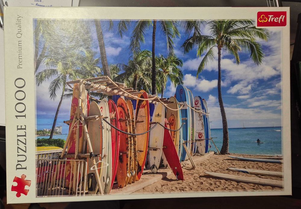 Puzzle Trefl 1000 – Surfboards na plaży, Hawaje