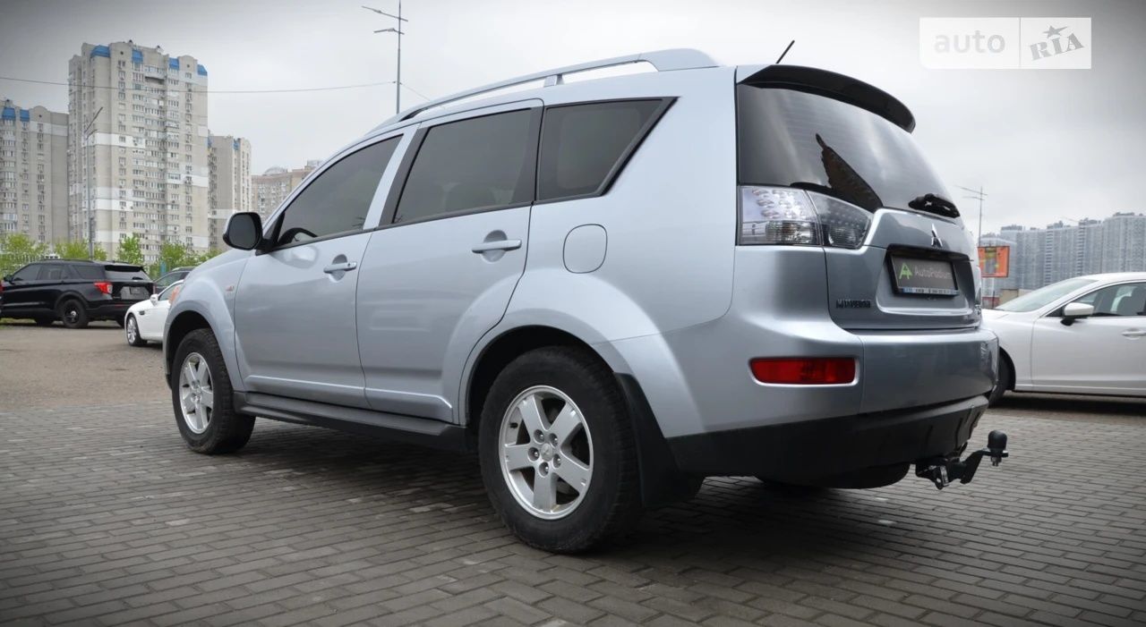 mitsubishi outlander XL 2009 рік