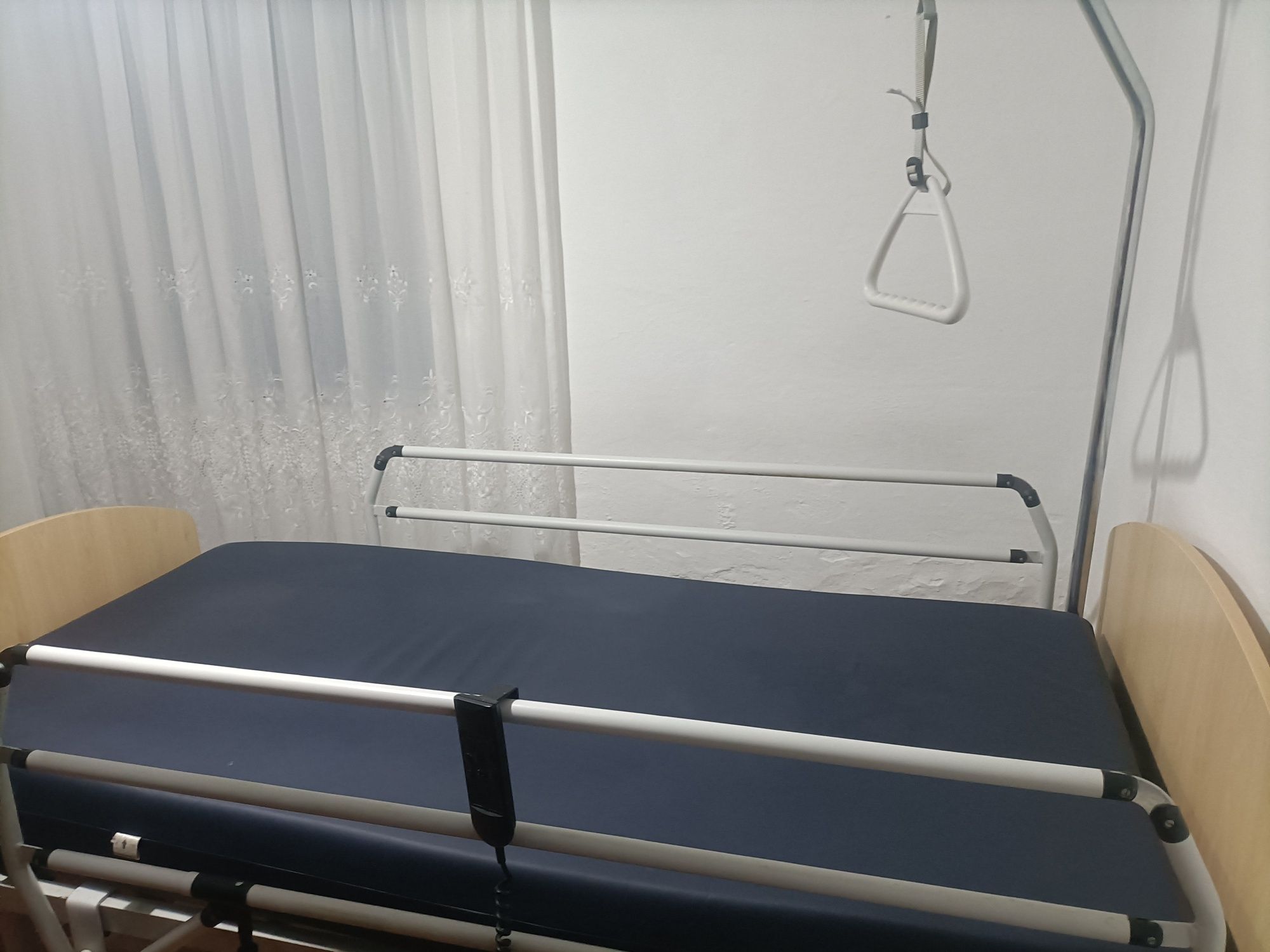 Cama articulada elétrica com comando