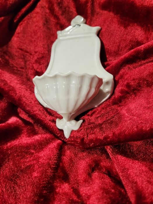 Stara porcelanowa kropielnica