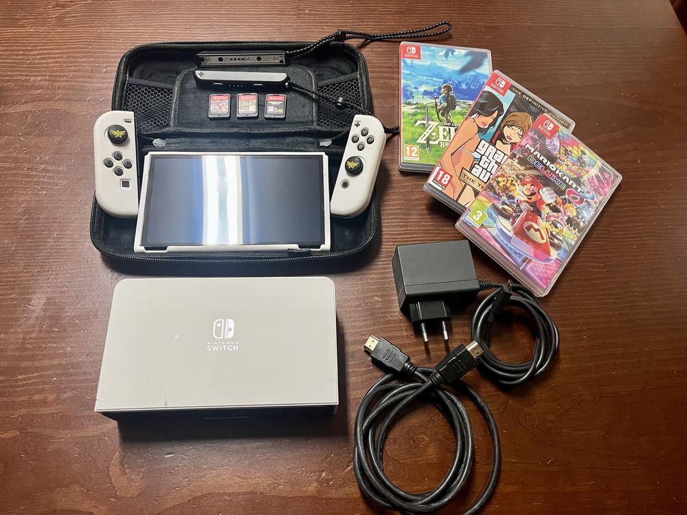 Nintendo Switch OLED + Extras