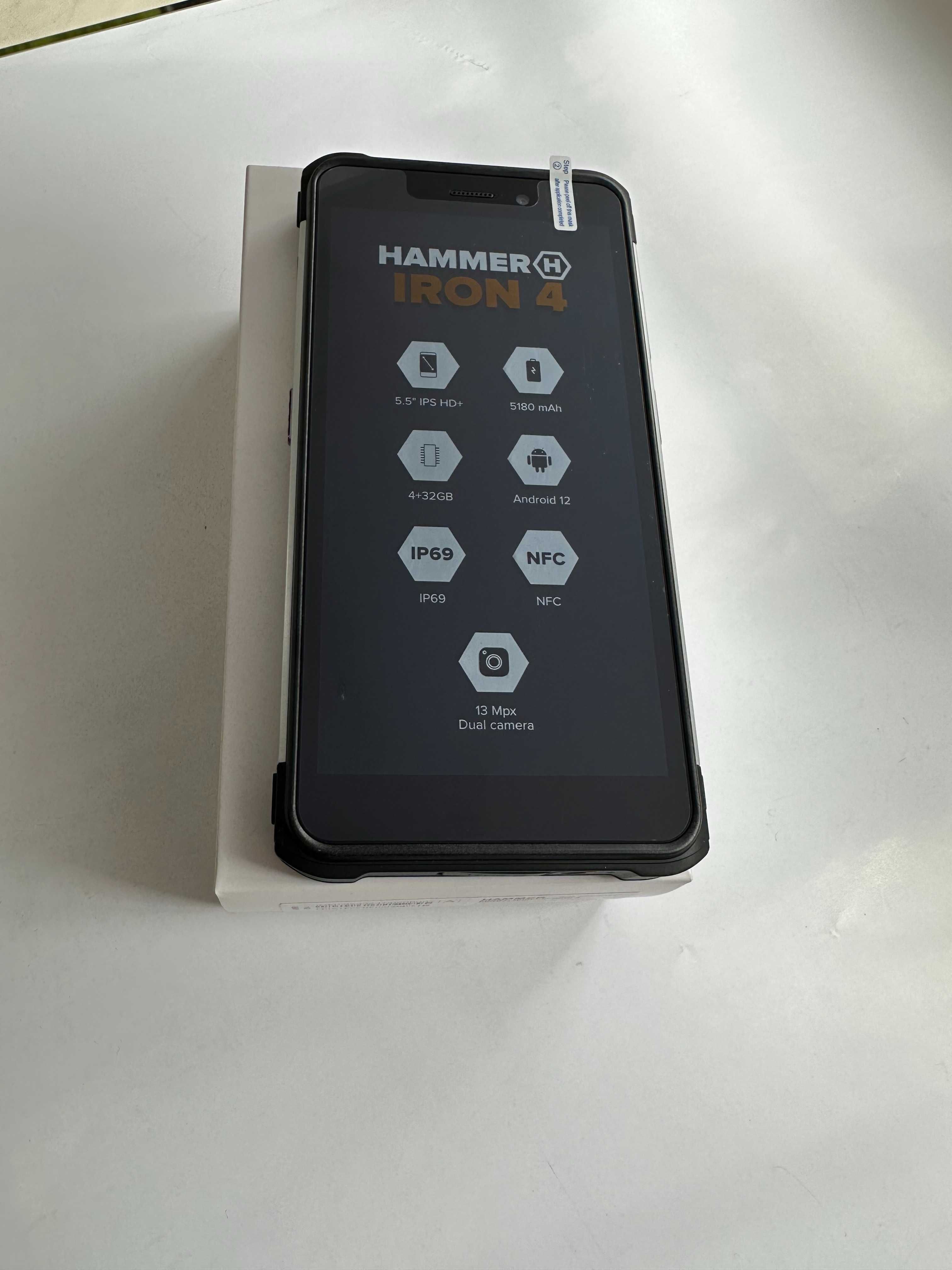 wzmocniony smartfon Hammer Iron 4