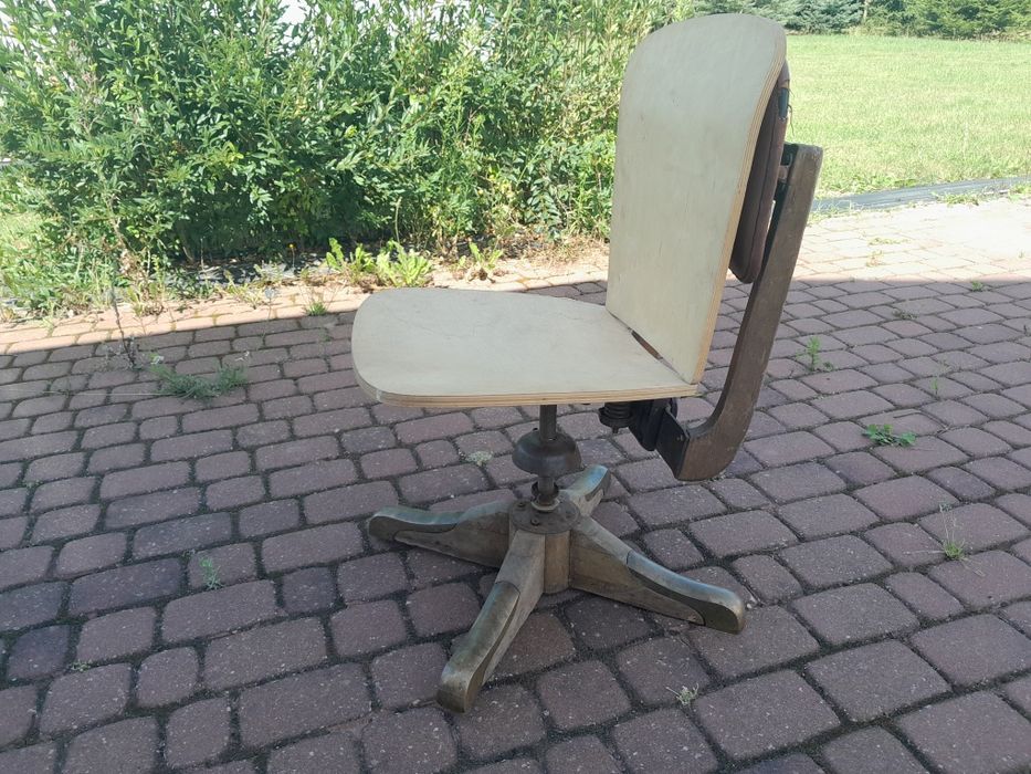 Stare krzesło fryzlerskie, loft, vintage, PRL