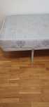 Cama - estrado com pés e colchão