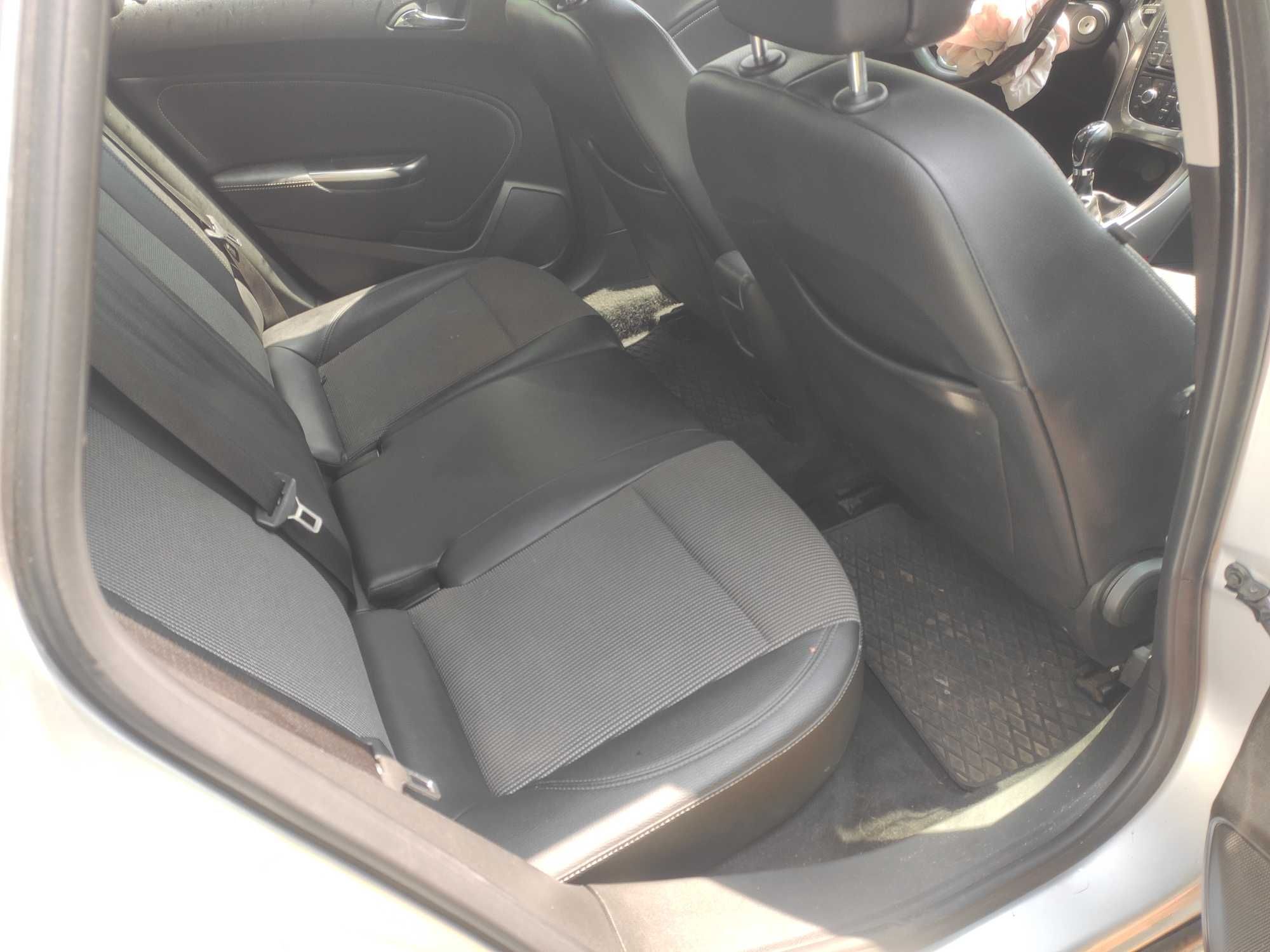 Opel Astra J Kombi 1.7 CDTI wersja Cosmo