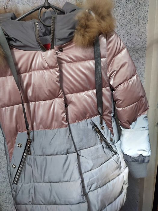 Куртка стеганная девочке осень зима с мехом натуральным енот 134р 7-8л