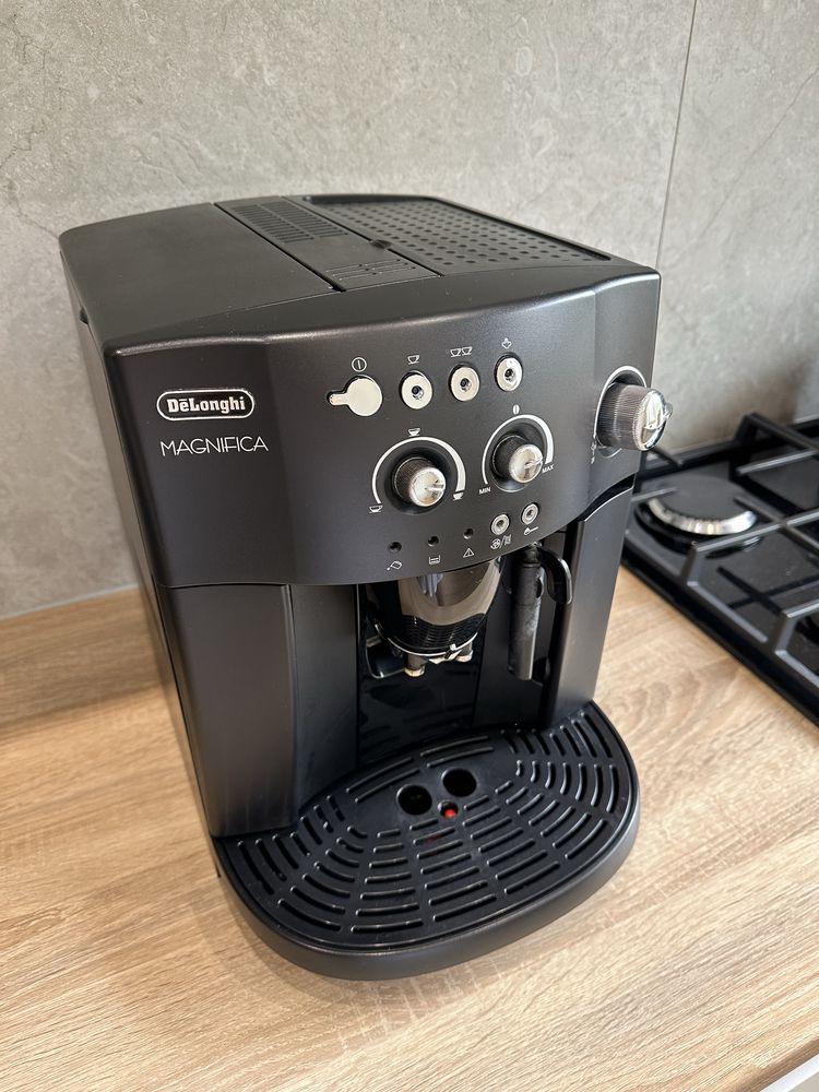 Кавомашина DeLonghi Magnifica