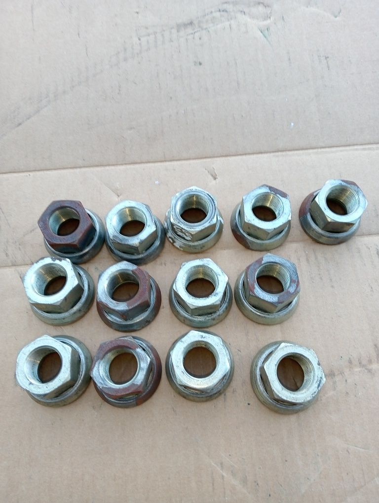 Nakrętka z obrotową podkładka M22x1,5