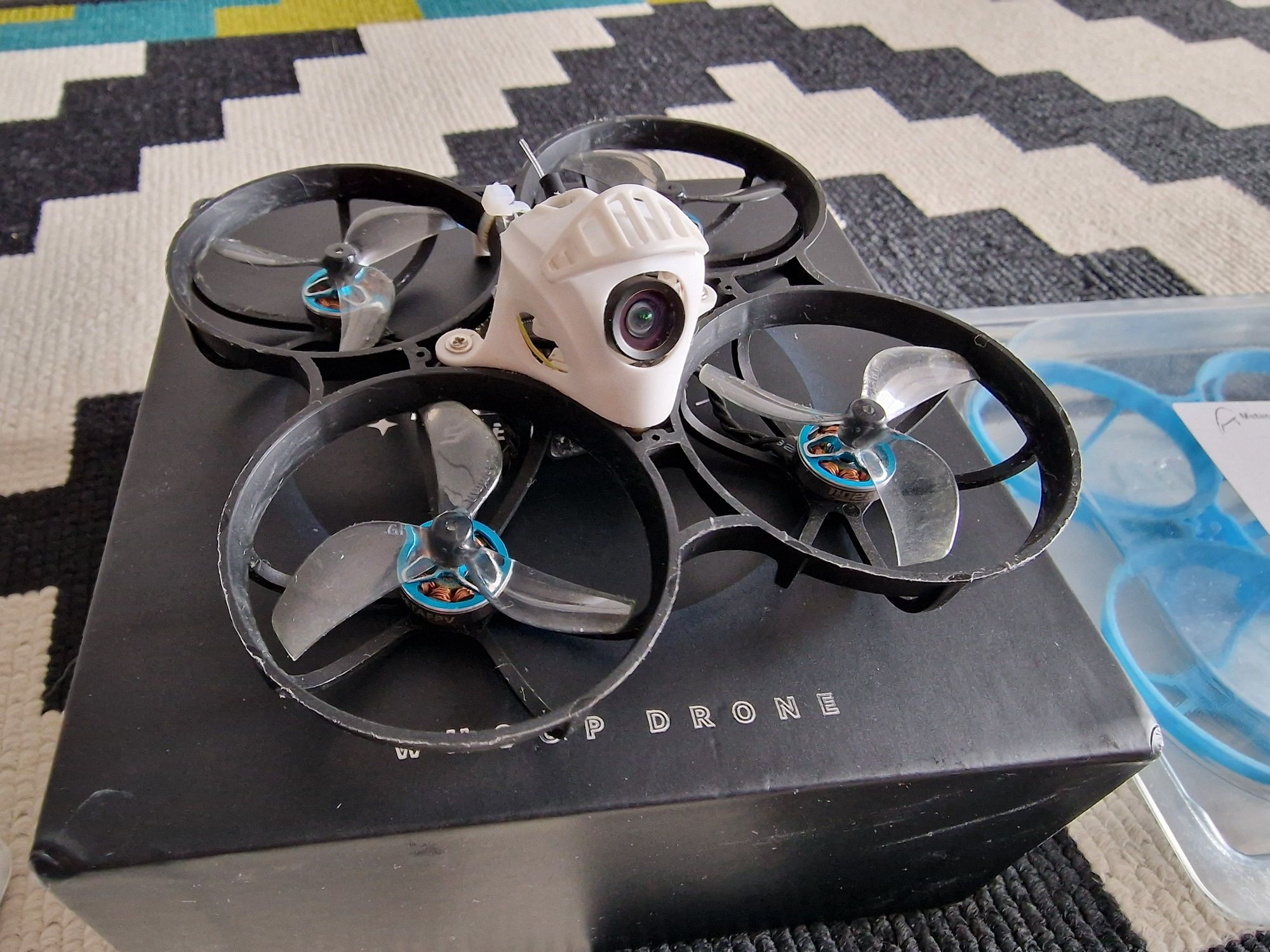 Dron FPV BetaFPV Meteor 75 Pro ELRS + 6x1S ładowarka śmigła Meteor75