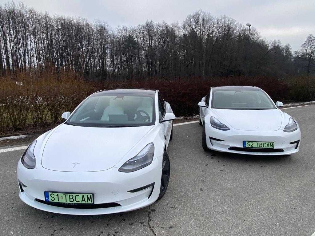 TESLA 3 Long Range 2022 wnętrze Blac&White elektryk wynajem Śląsk